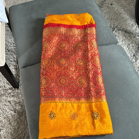 Yellow saree with red border - Picture 5 of 5